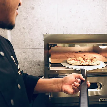 ホステル Gspot & Triangles Pizzeria
