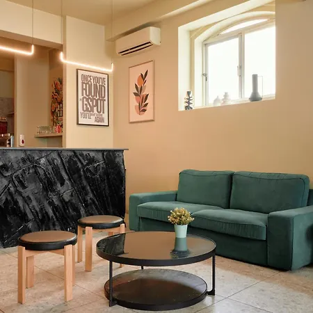 Hostal Gspot & Triangles Pizzeria