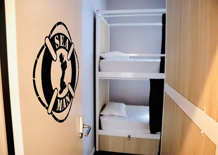 Hostal Gspot & Triangles Pizzeria *