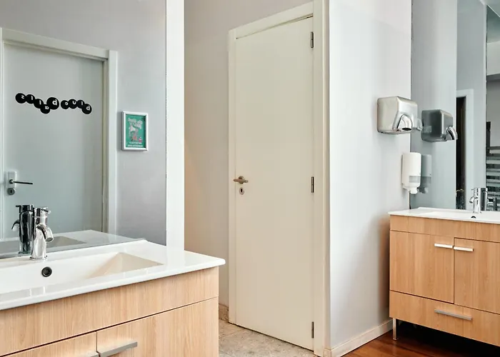 Hostal Gspot & Triangles Pizzeria