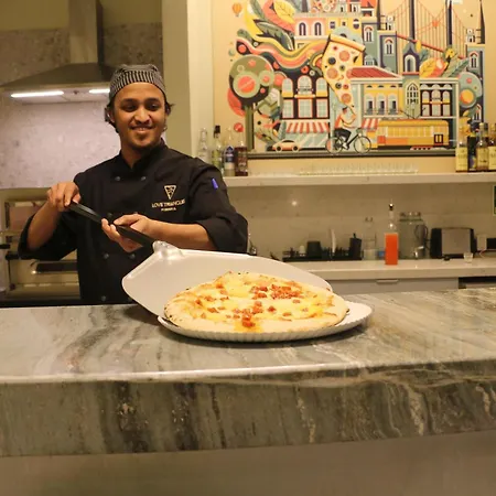 Gspot & Triangles Pizzeria אכסניה *