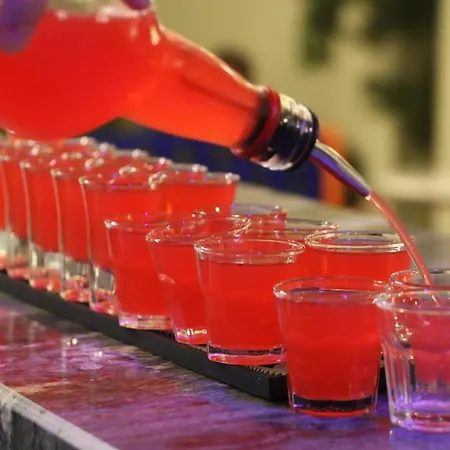 אכסניה Gspot & Triangles Pizzeria