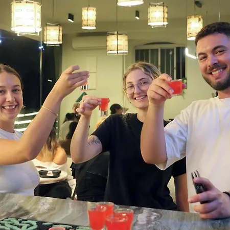 אכסניה Gspot & Triangles Pizzeria *