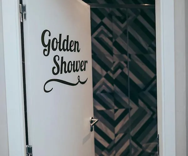 Gspot & Triangles Pizzeria Vandrarhem