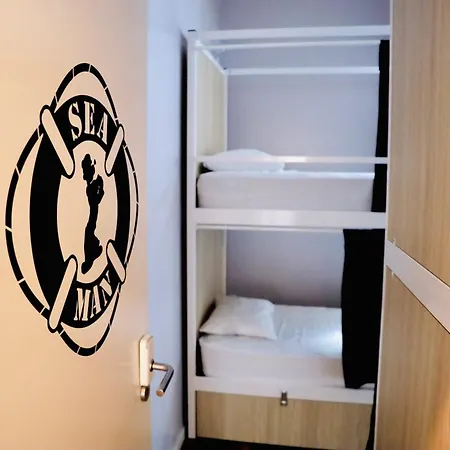 Hostel Gspot & Triangles Pizzeria *