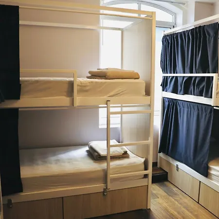 Gspot & Triangles Pizzeria Hostel *