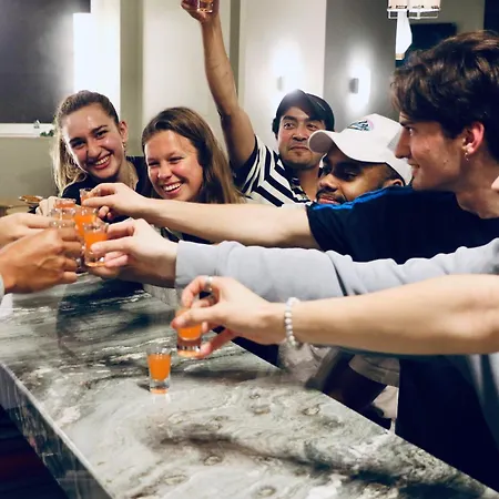 Gspot & Triangles Pizzeria Hostel *