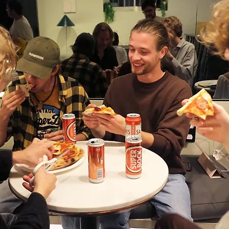 Gspot & Triangles Pizzeria ホステル